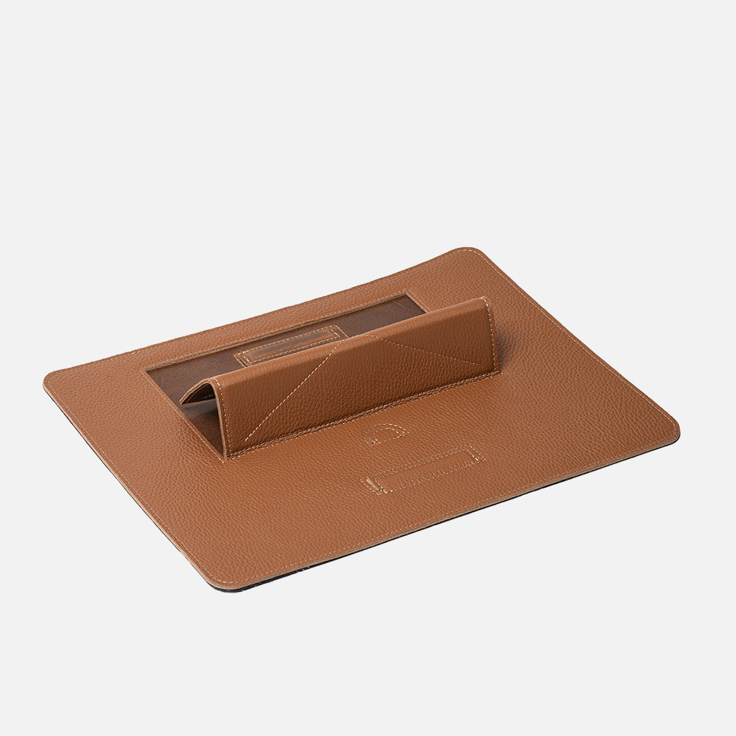 iPad-Ständer aus Leder für den Schreibtisch